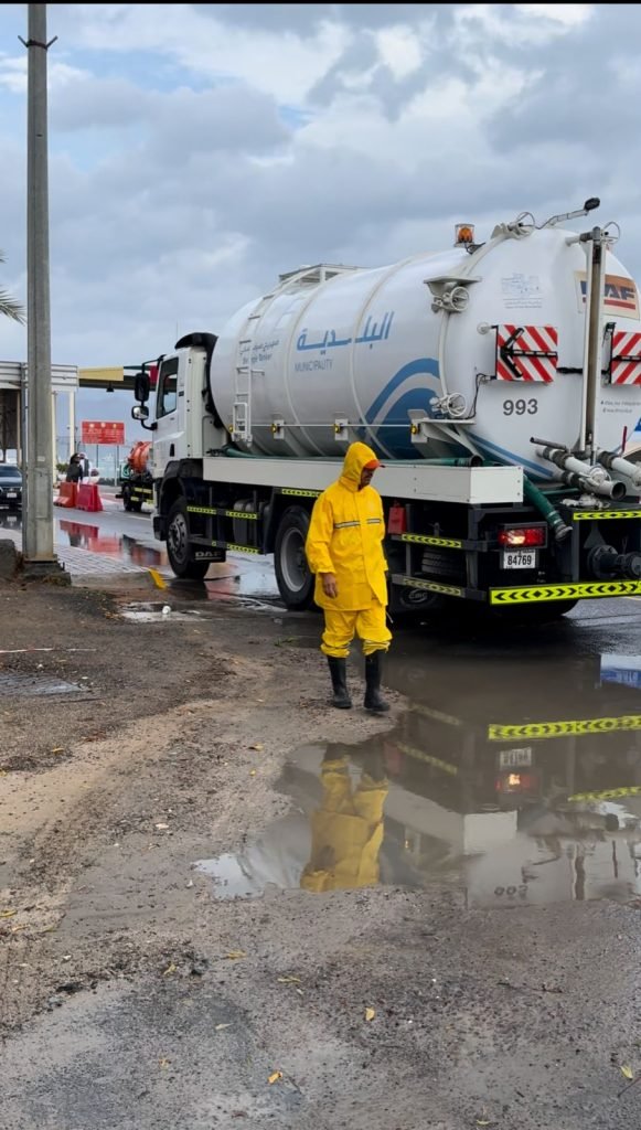 UAE municipalities step up rain response to maintain safety, traffic flow