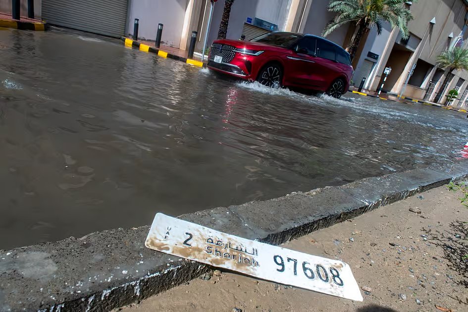 Dubai Police issue 720 certificates for vehicles damaged in recent storms