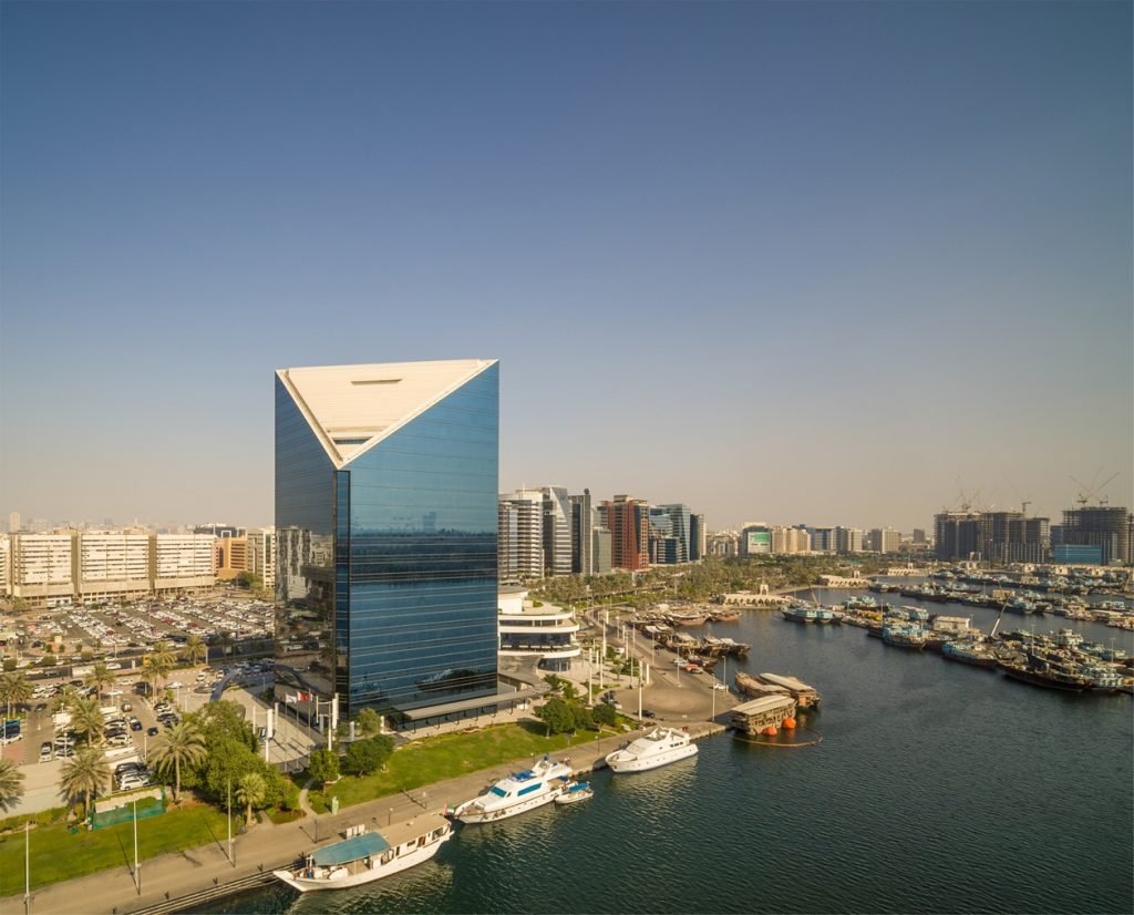 Dubai Chambers, Dubai Customs, DP World discuss enhancing supply chain efficiency with 100 companies