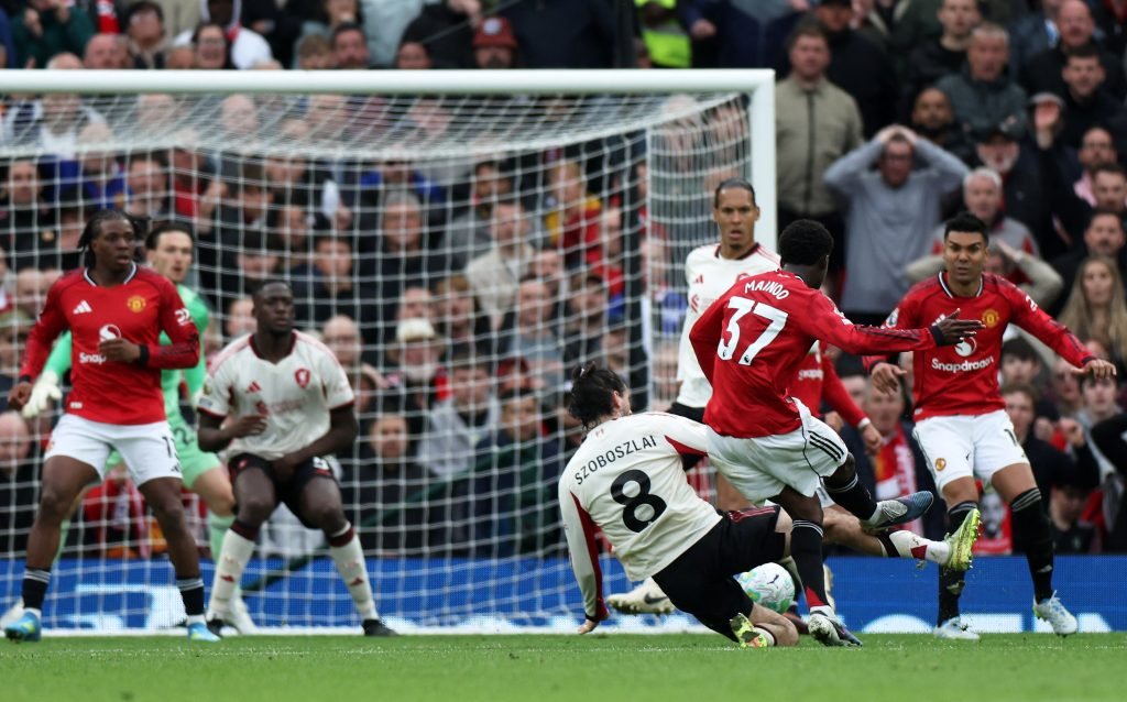 Manchester United edge Liverpool in Premier League thriller