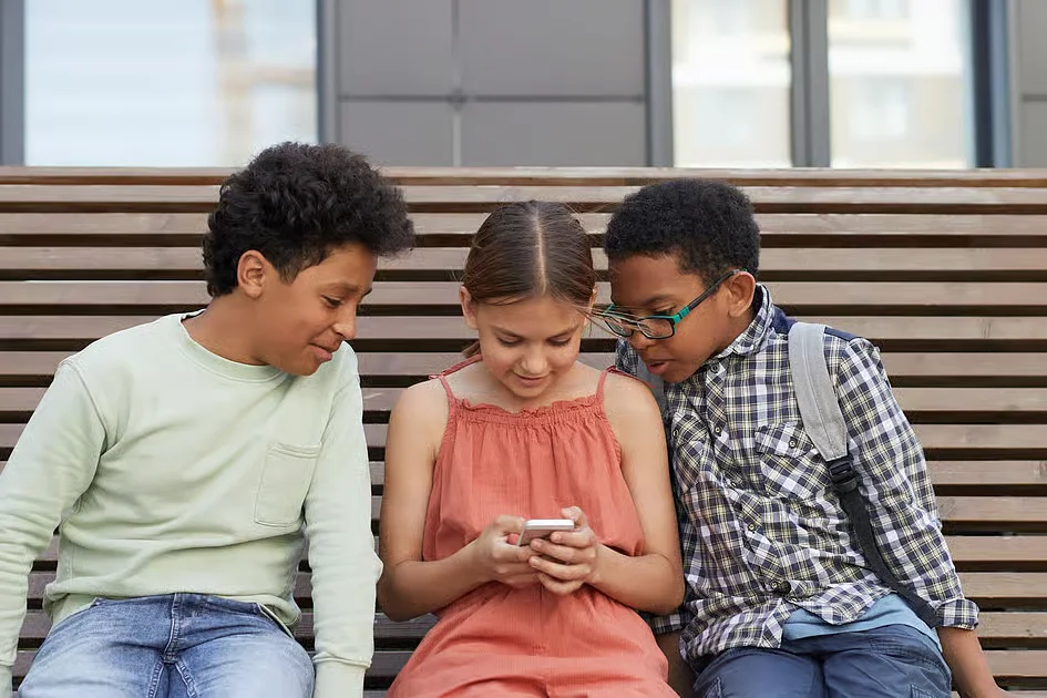 How will social media platforms implement UAE’s new under-15 ban?