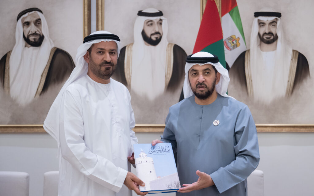 Hamdan bin Zayed receives copy of Abu Dhabi geographical guide