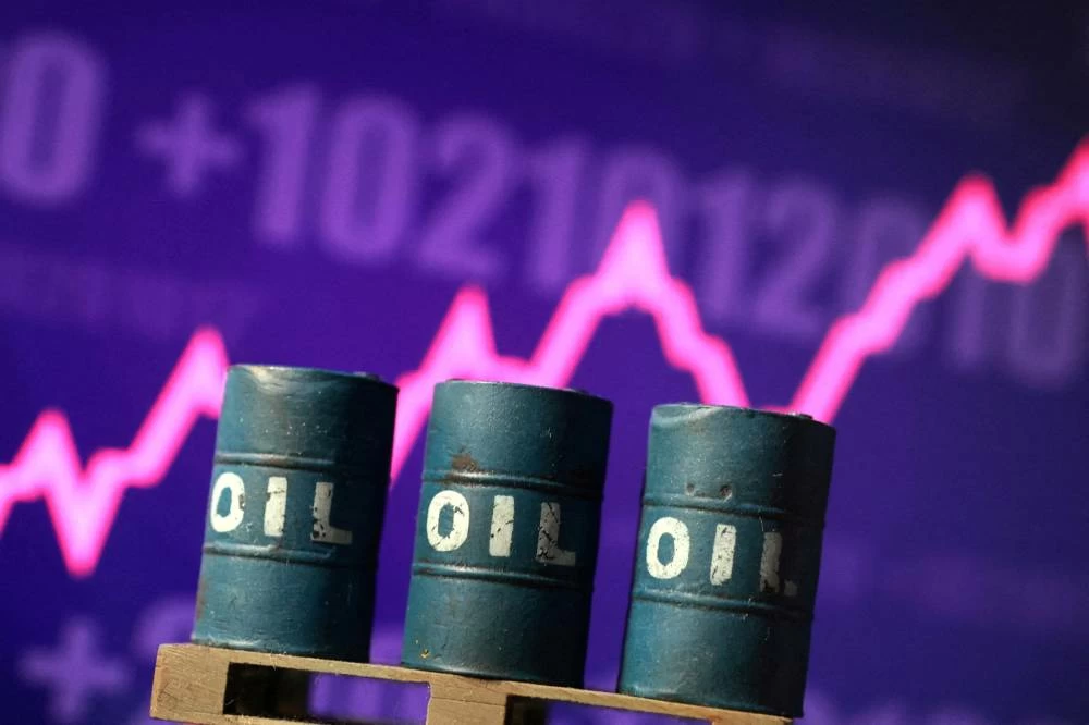 Oil prices fall as investors weigh potential Strait of Hormuz deal