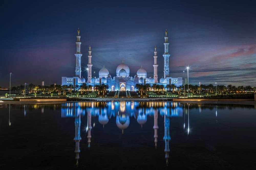 Sheikh Zayed Grand Mosque Unveils Monthly Lunar Light Experience in Abu Dhabi