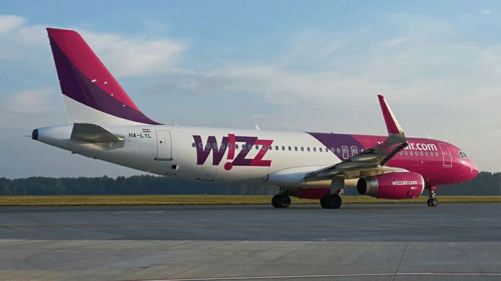Wizz Air cuts H2 capacity forecast 5% as Iran war drives fuel costs; sets €10B revenue target by 2030