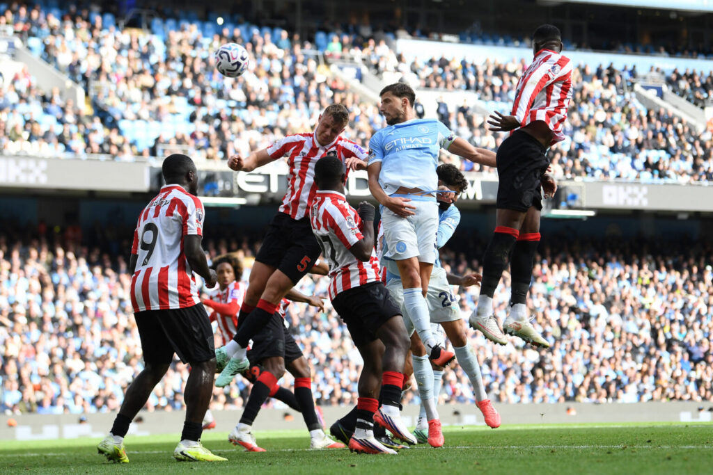 Manchester City beat Sunderland to take outright Premier League lead